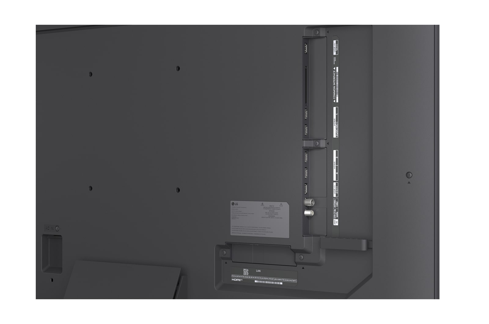 Een LG Mini RGB evo AI MRGB85 toont Precision Dimming aan de hand van een gesplitst beeld, waarbij aan de linkerkant conventionele LED wordt vergeleken met diepere zwarttinten en verbeterde contrastdefinitie aan de rechterkant, mogelijk gemaakt door de alpha 8 AI-processor.
